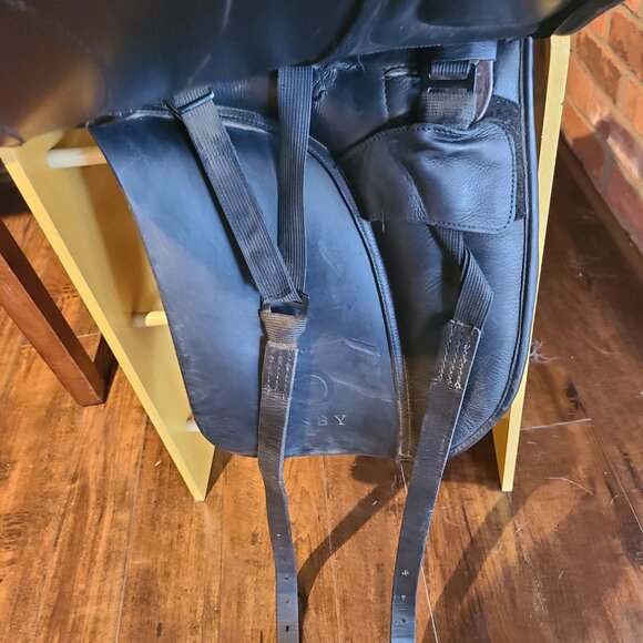 Crosby  18" Monoflap Dressage Saddle with Opti-fit Interchangeable Gullet - Picture 12 of 15